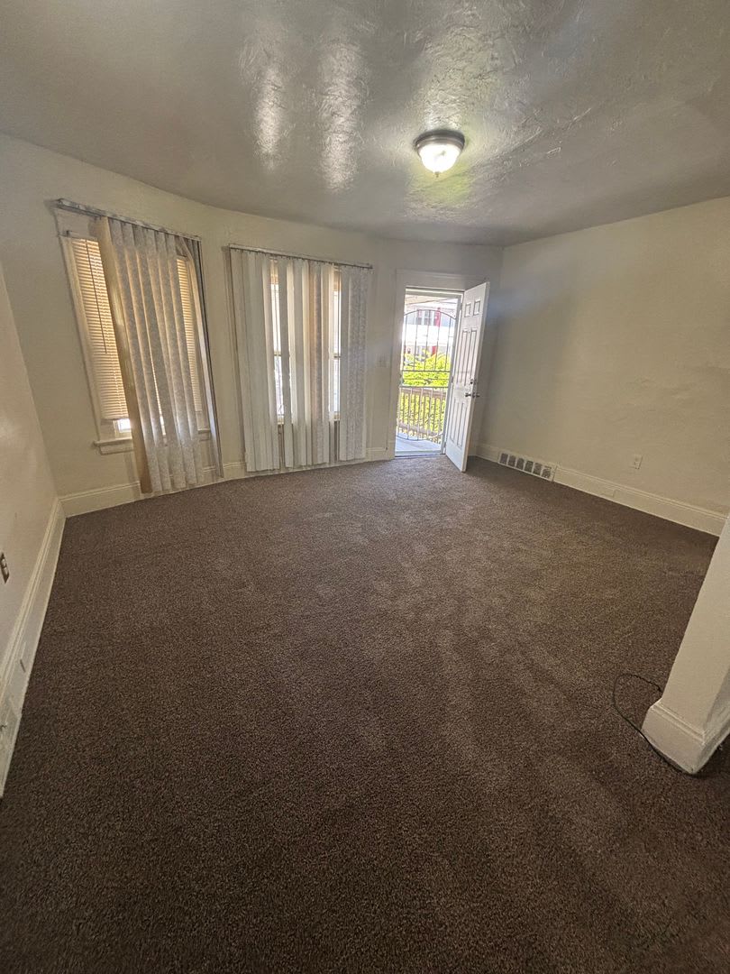 3bd Single Cash Pay/Section 8 – photo 2