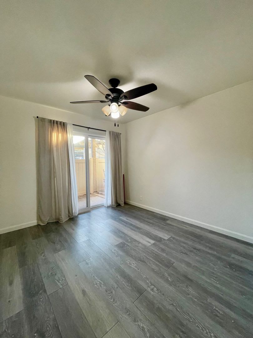 Gorgeously Remodeled 3 Bedroom 2 Bathroom in Rancho SD! – photo 4