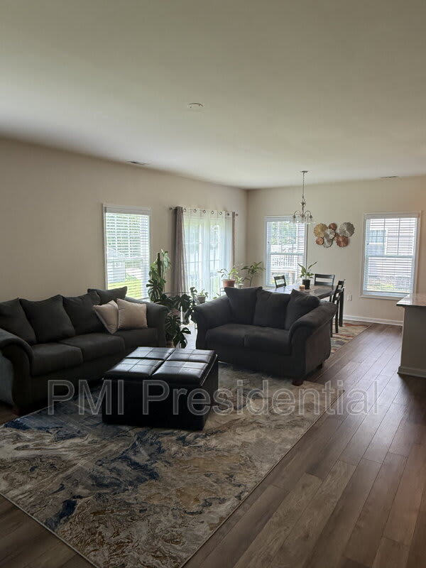 7044 Hepworth Drive – photo 5