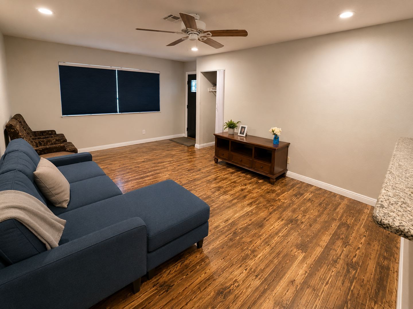 Adorable Downtown Condo – photo 5