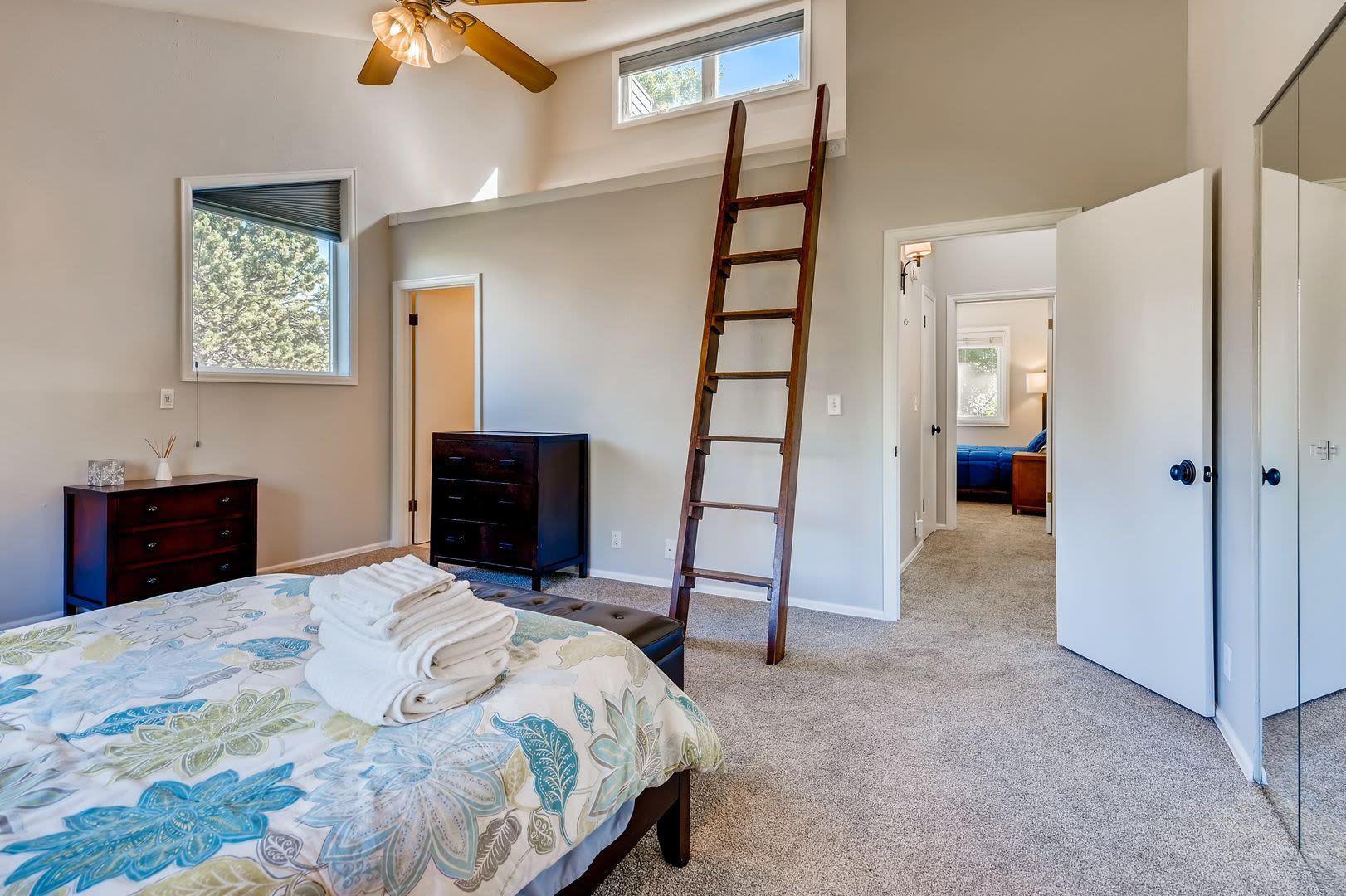 Outstanding 2 BDR With Dedicated Office – photo 3