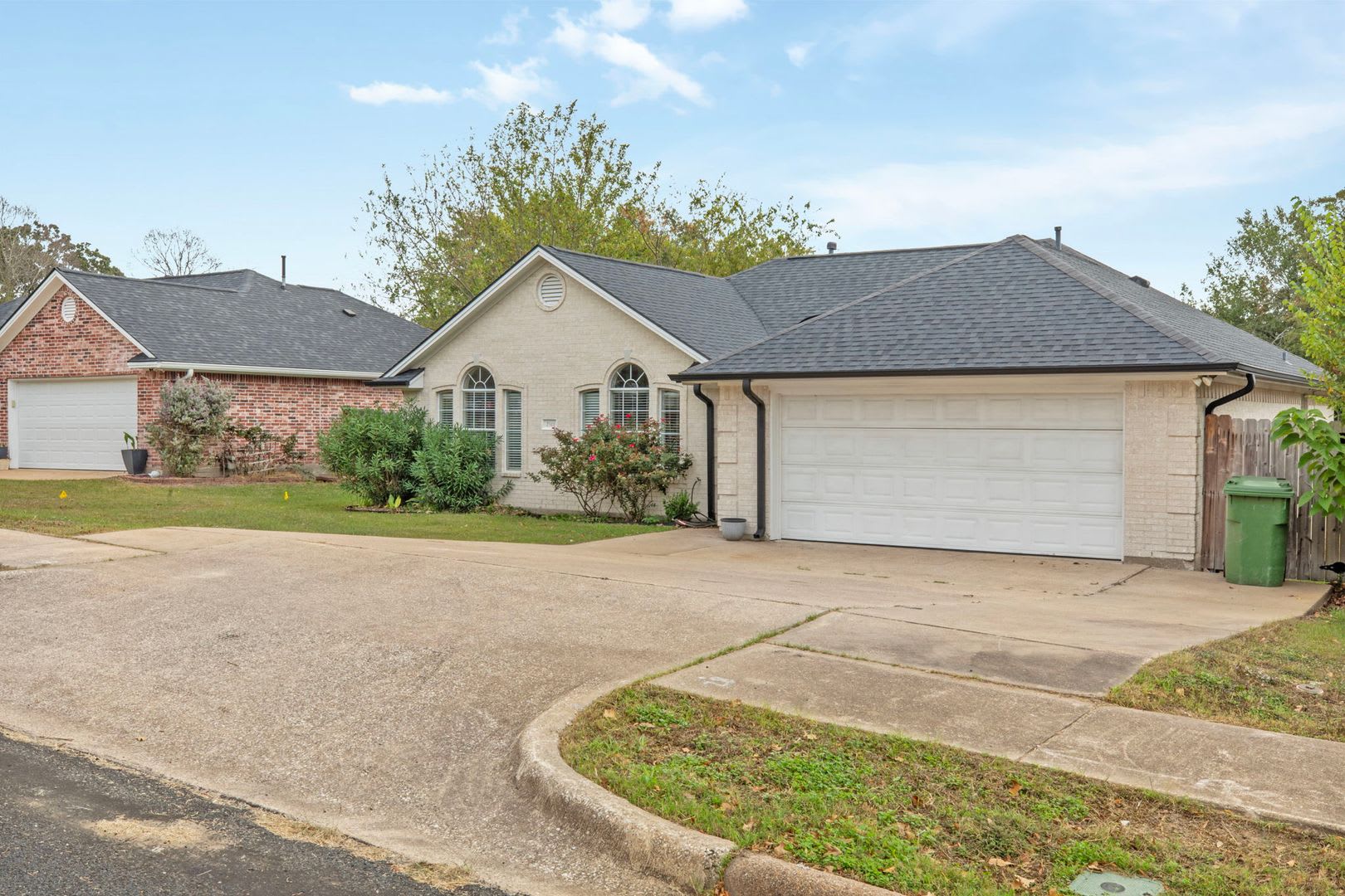 MAY MOVE IN! 3 Bed, 2 Bath Home in Bryan Available Now! – photo 2