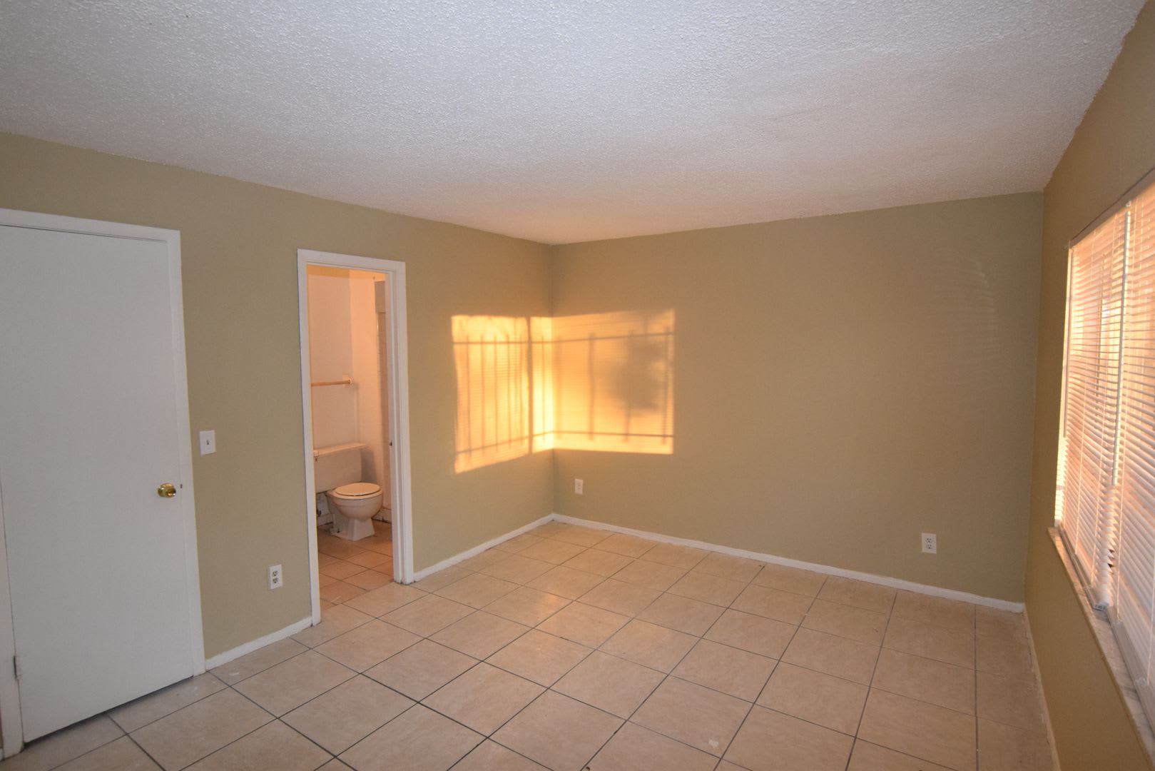 2 Bedroom 2 Bath Duplex For Rent at 3115 Split Willow Drive Orlando, FL 32808 – photo 2