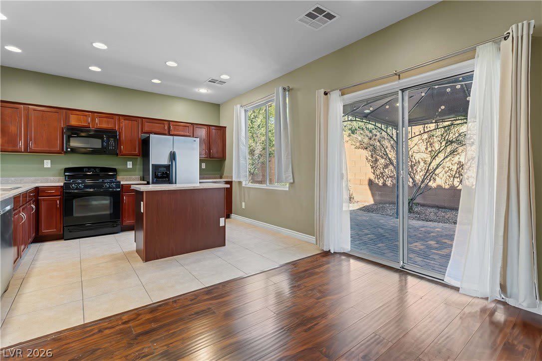 8396 Waylon Avenue – photo 5