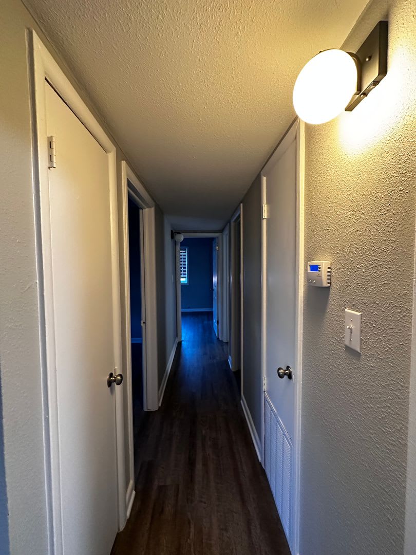 Come take a look at this newly remodeled 3-bedroom 1 bathroom – photo 5