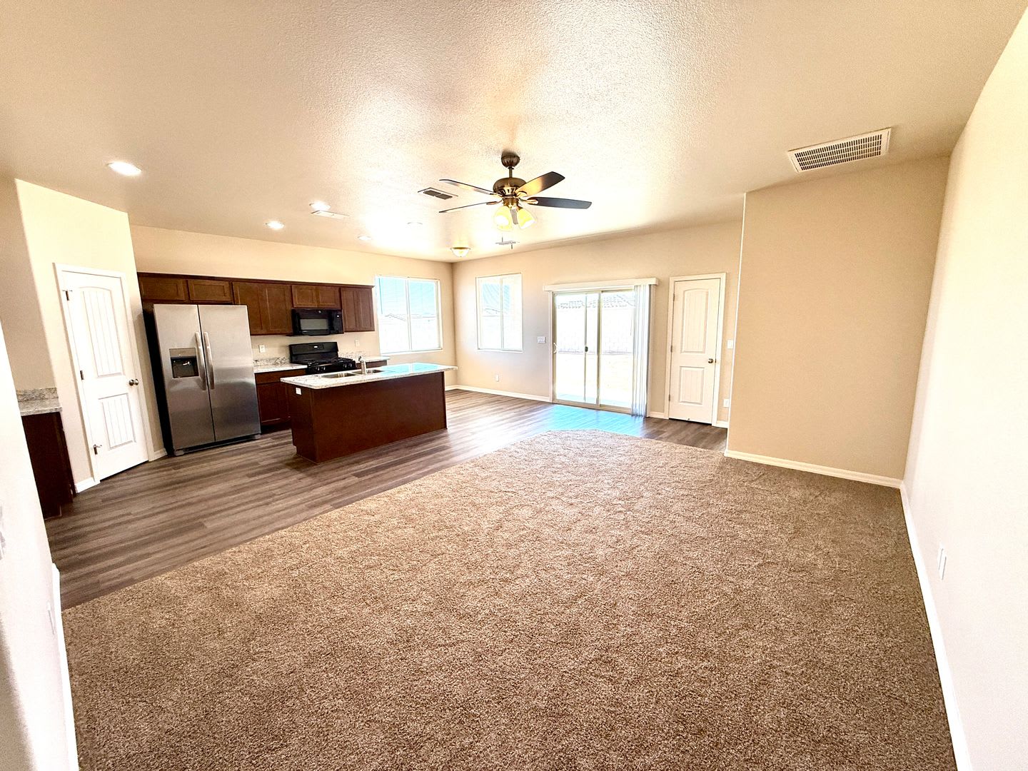 New 2025 Construction 3 Bed / 2 Bath Home with RV Parking & Modern Finishes – Available Now! – photo 4