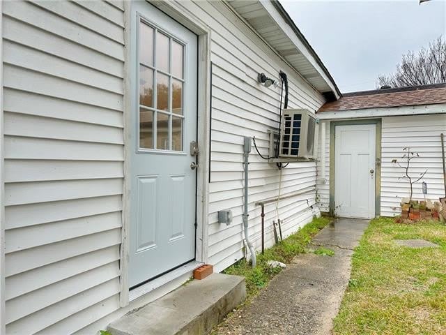 4500 BANKS Street – photo 2