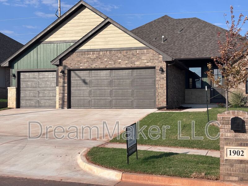 1902 Hollow Crest Court – photo 1