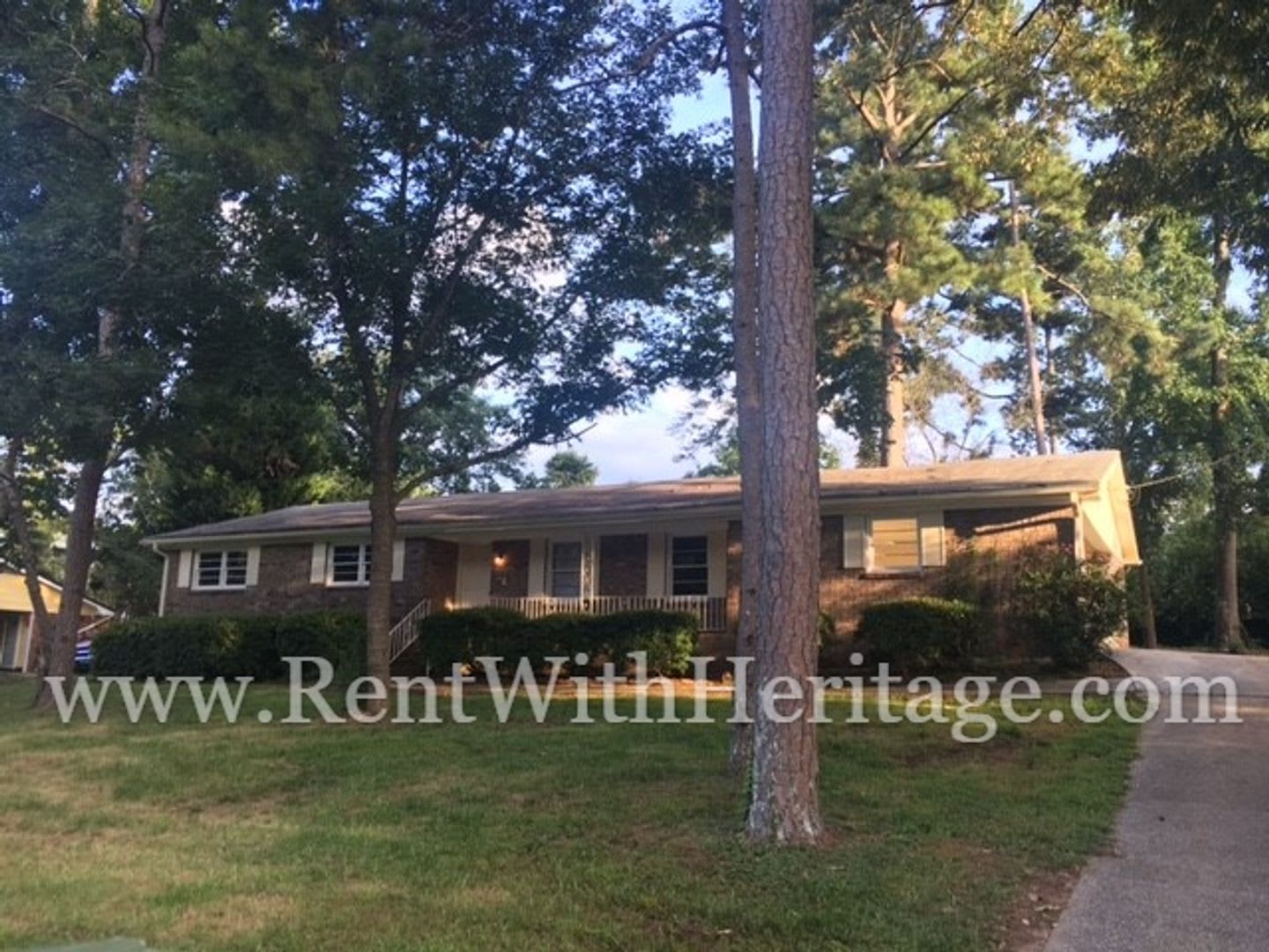 This Is A Wonderful Brick Ranch Style Home In A Great Neighborhood With Great Schools And Close To Everything Just Minutes From Arbor Place Mall – photo 1