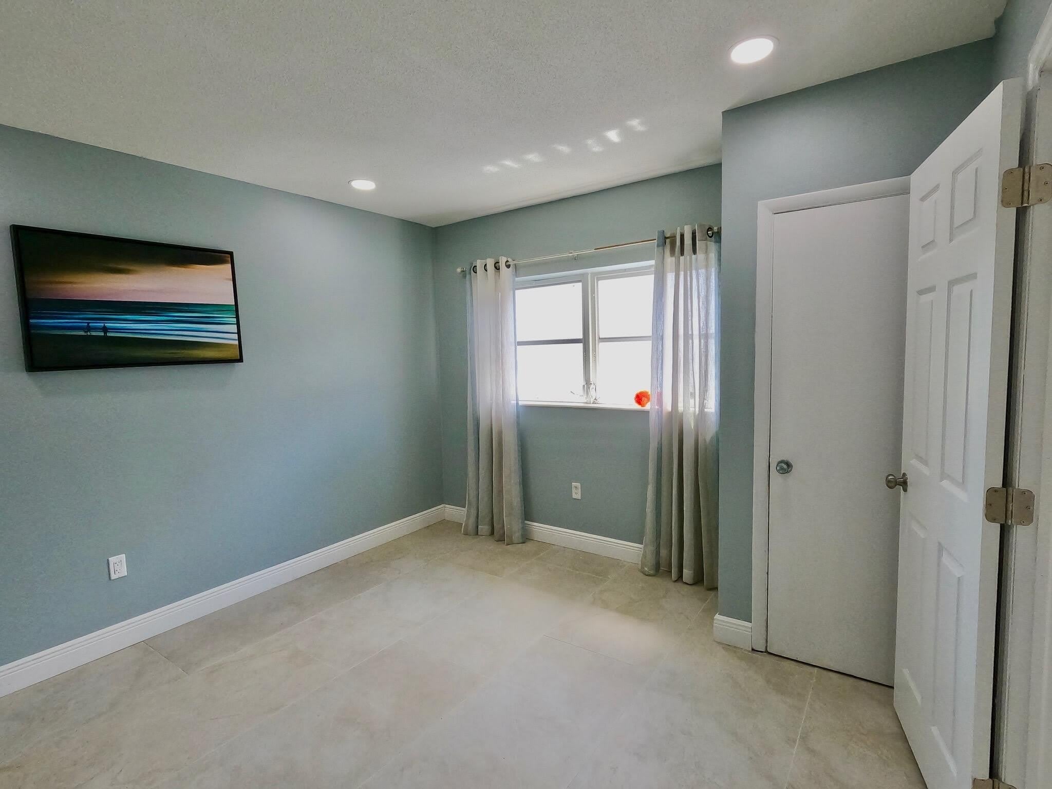 382 E Royal Palm Road – photo 5