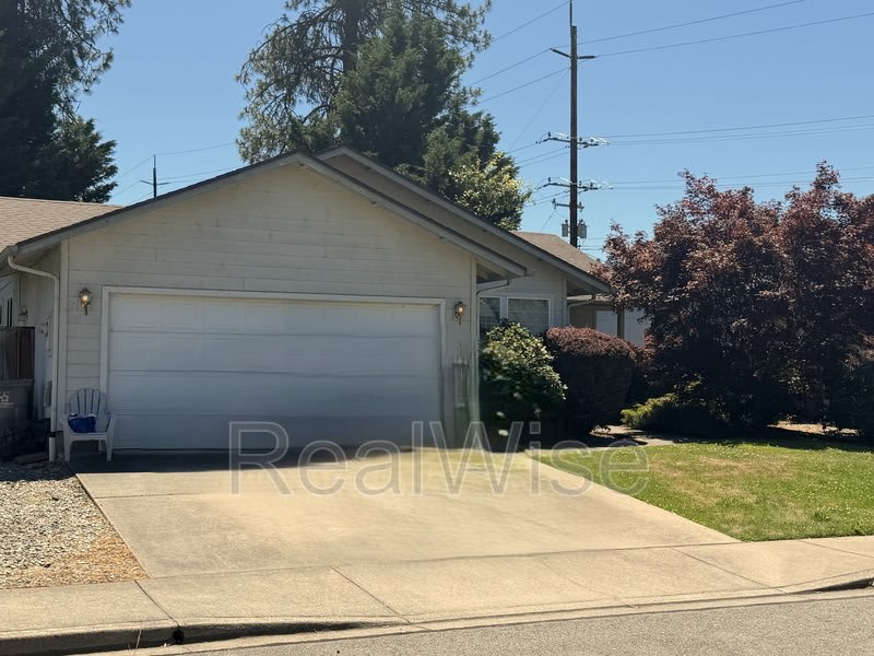 817 Golden Park Dr – photo 2