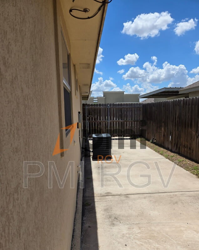 2120 Taxco Ct – photo 4
