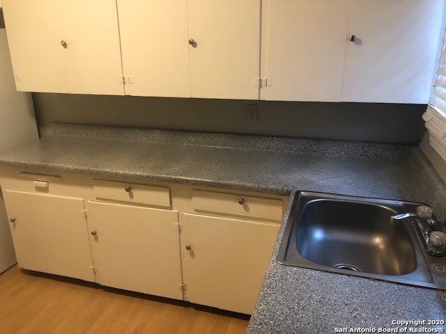 726 E GRAYSON ST – photo 4