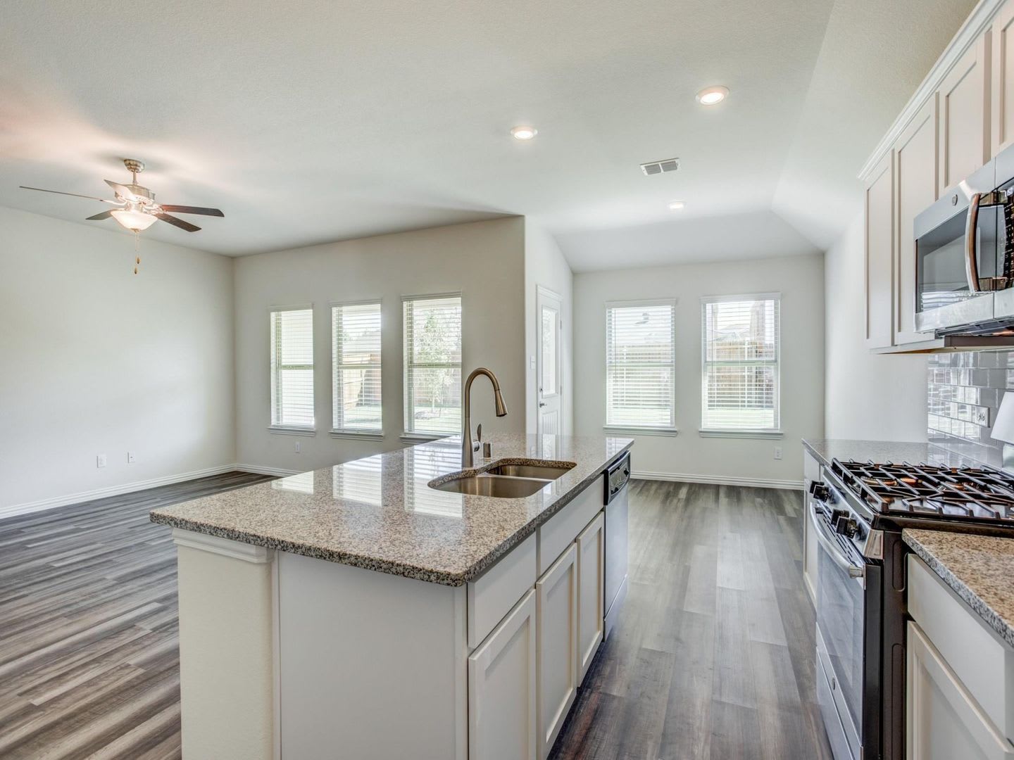 Beautiful 1.5-Story Home in Avery Pointe, Anna – photo 3
