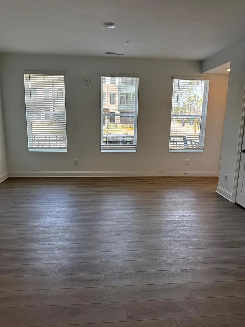 Stunning New Construction 3BD, 2.5BA Cary Townhome-Style Condo with a 1-Car Garage in a Prime Location – photo 4