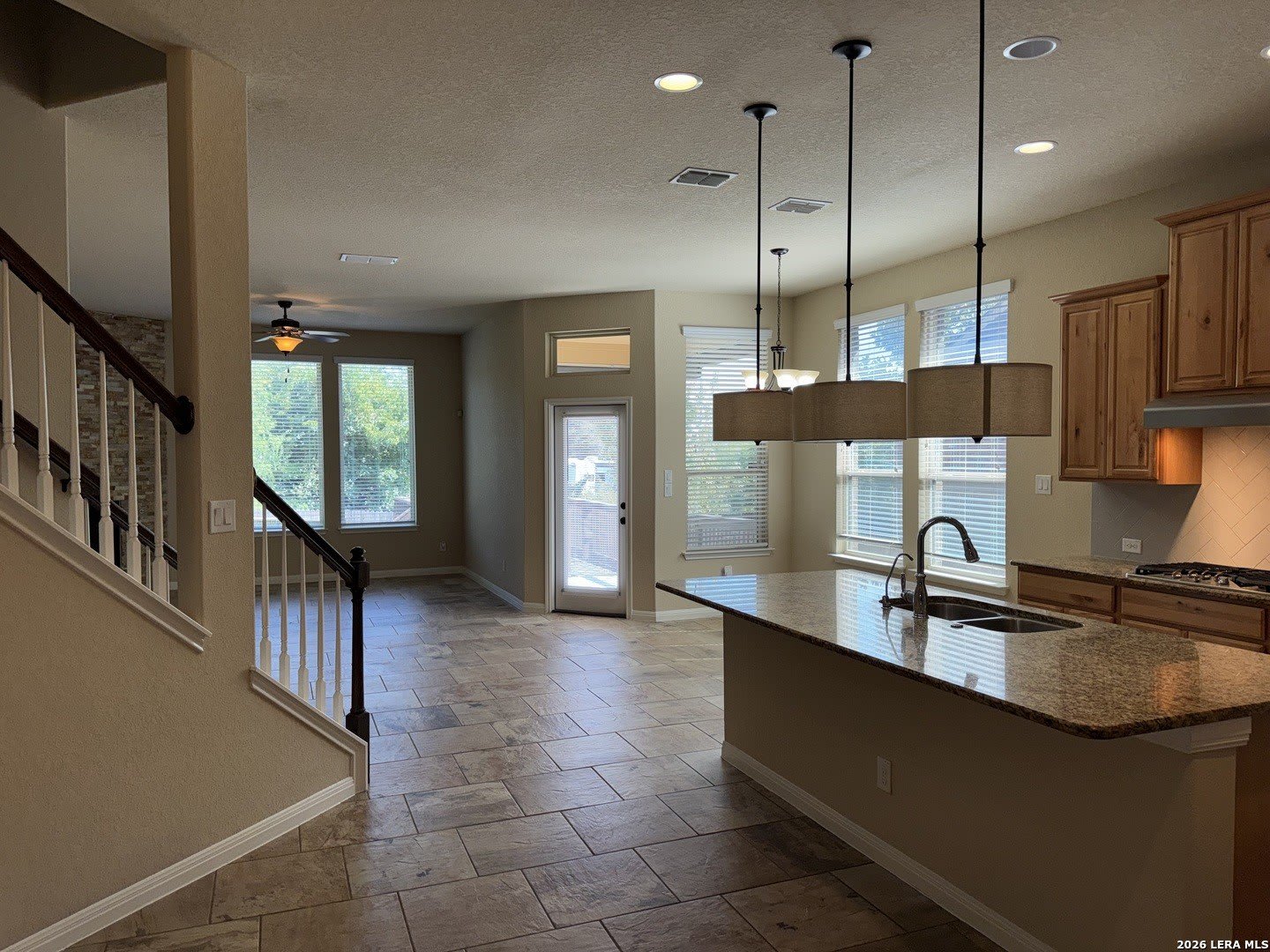 9827 Catell – photo 4