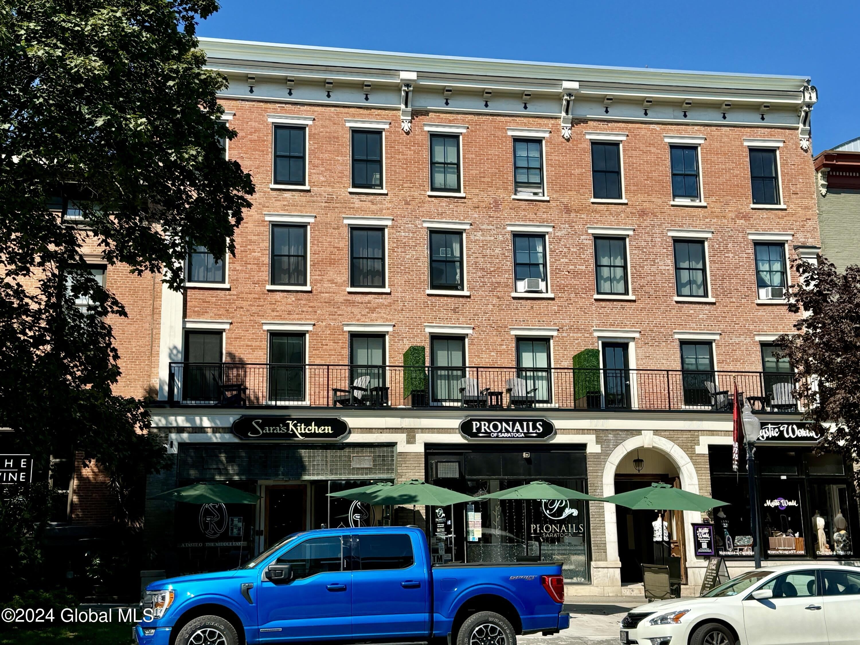 423 Broadway – photo 1
