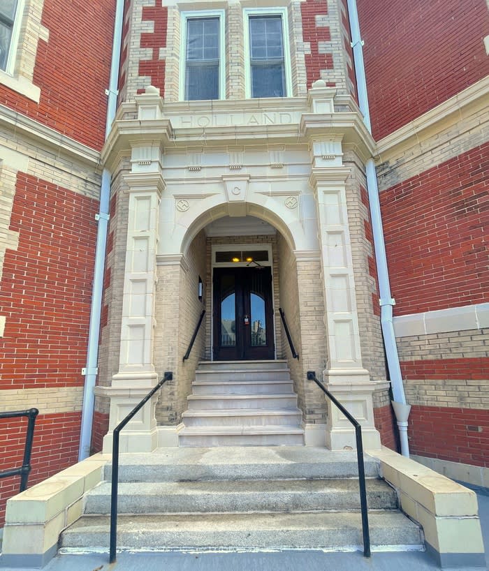 200 Drummond Place – photo 4