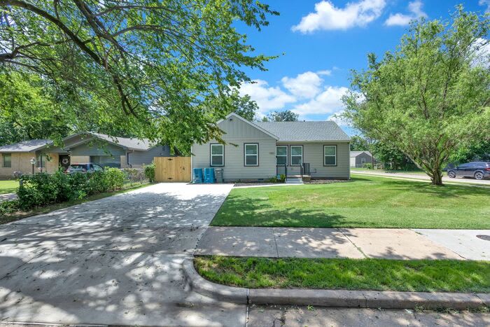 504 East Young Place – photo 3