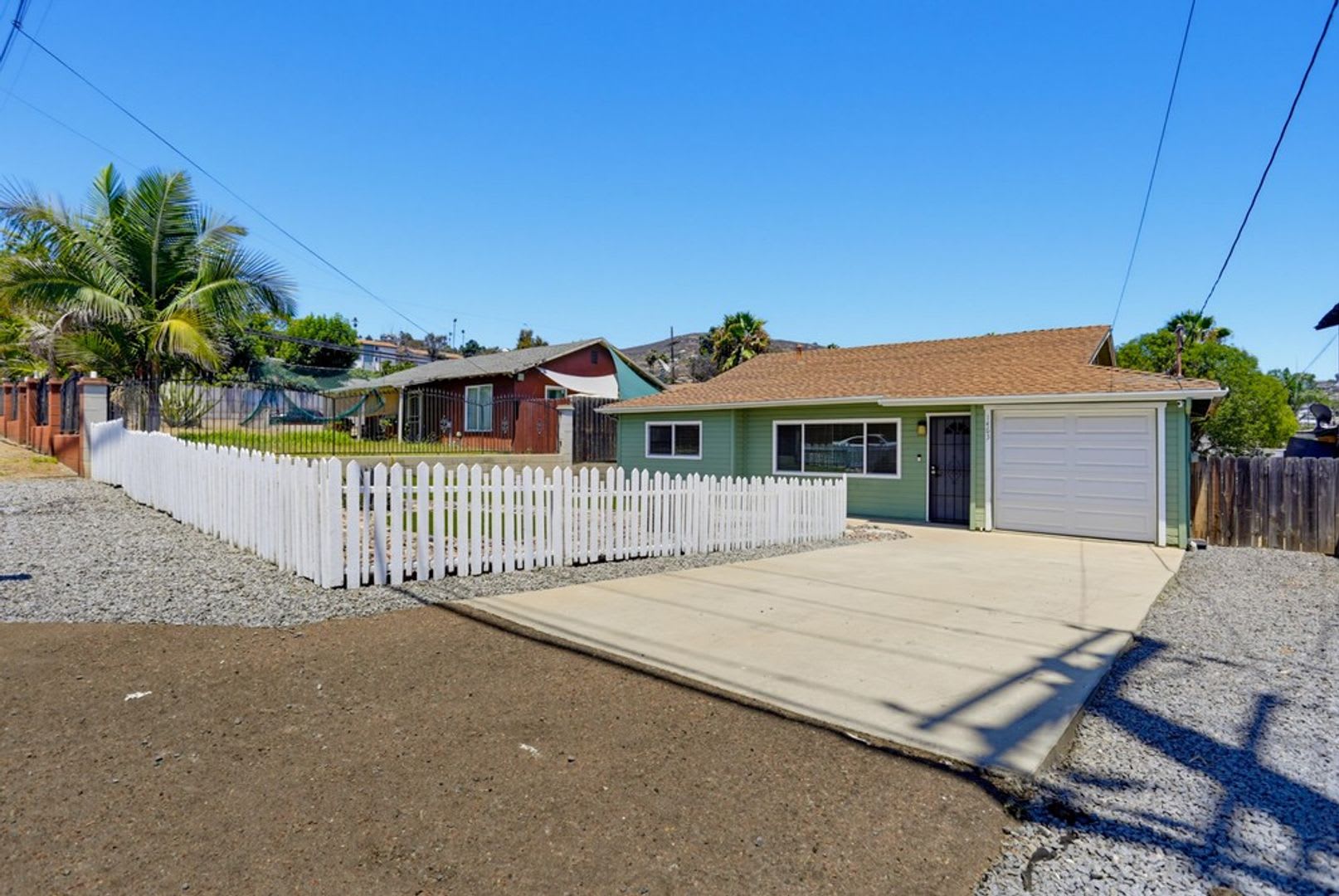Beautifully Updated 3-Bedroom Home with Large Yard, Garage & Included Appliances! – photo 3