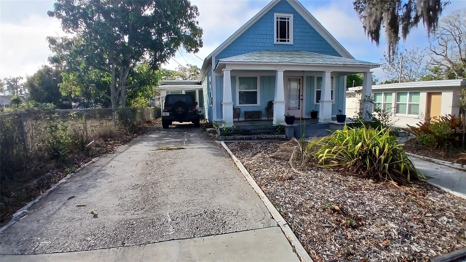 542 DIVISION Street – photo 2
