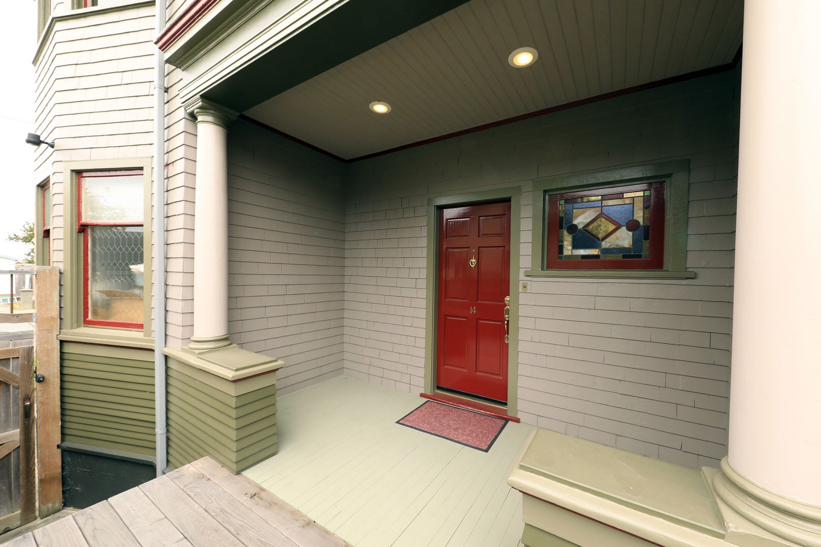 Spacious Updated Victorian Apartment, some utilities included – photo 4