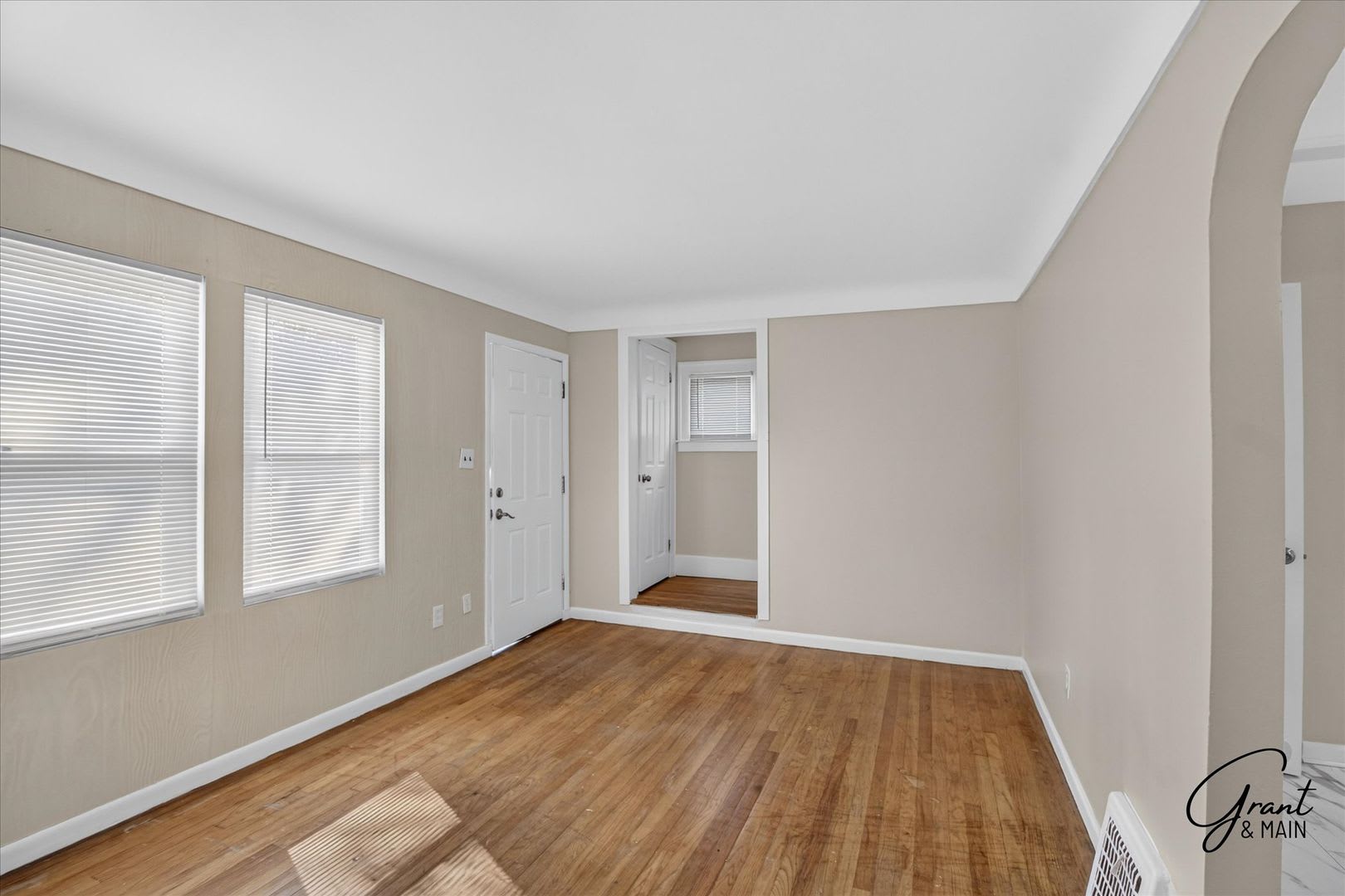 1350 3 Bedrooms – photo 4