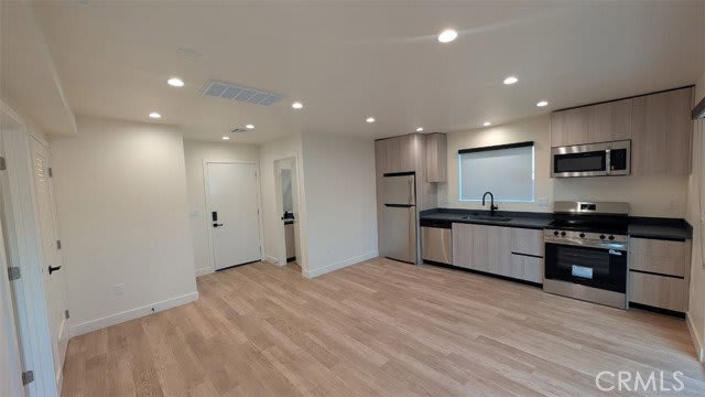 7810 Flight Avenue – photo 2