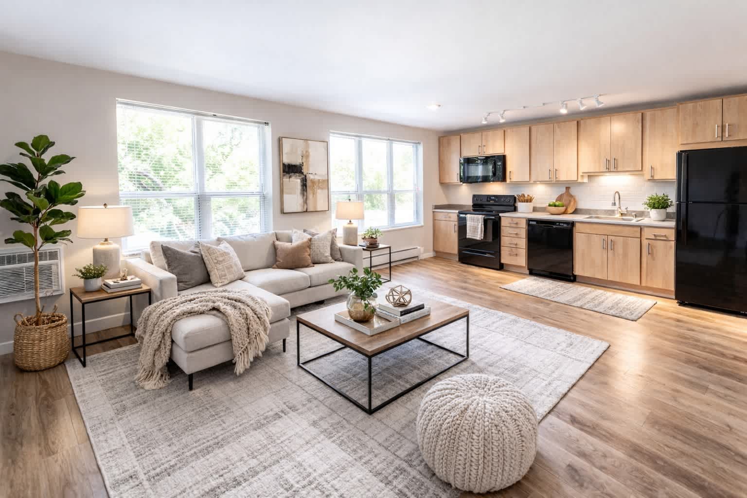 Eastside 1256 – photo 1