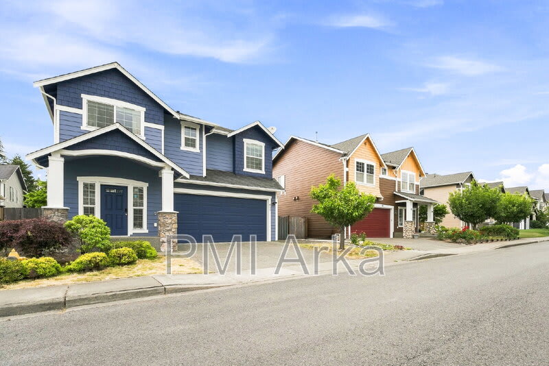 633 Ilwaco Pl Ne – photo 1
