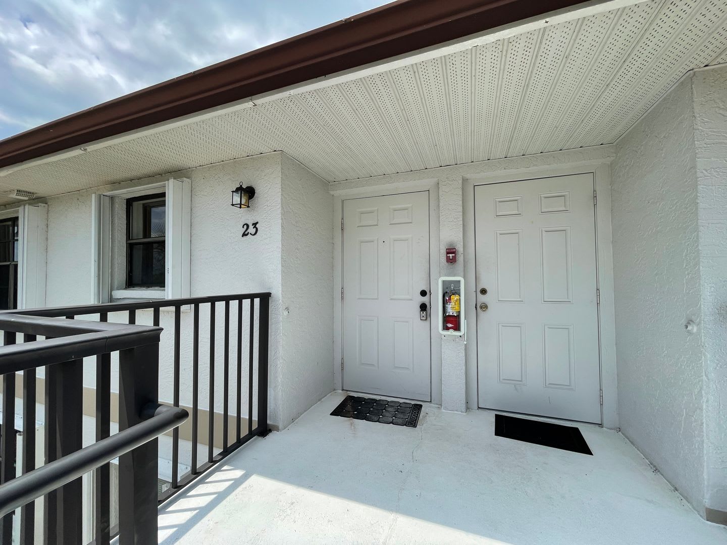 CENTRALLY LOCATED- UPDATED UNFURNISHED ANNUAL RENTAL – photo 2