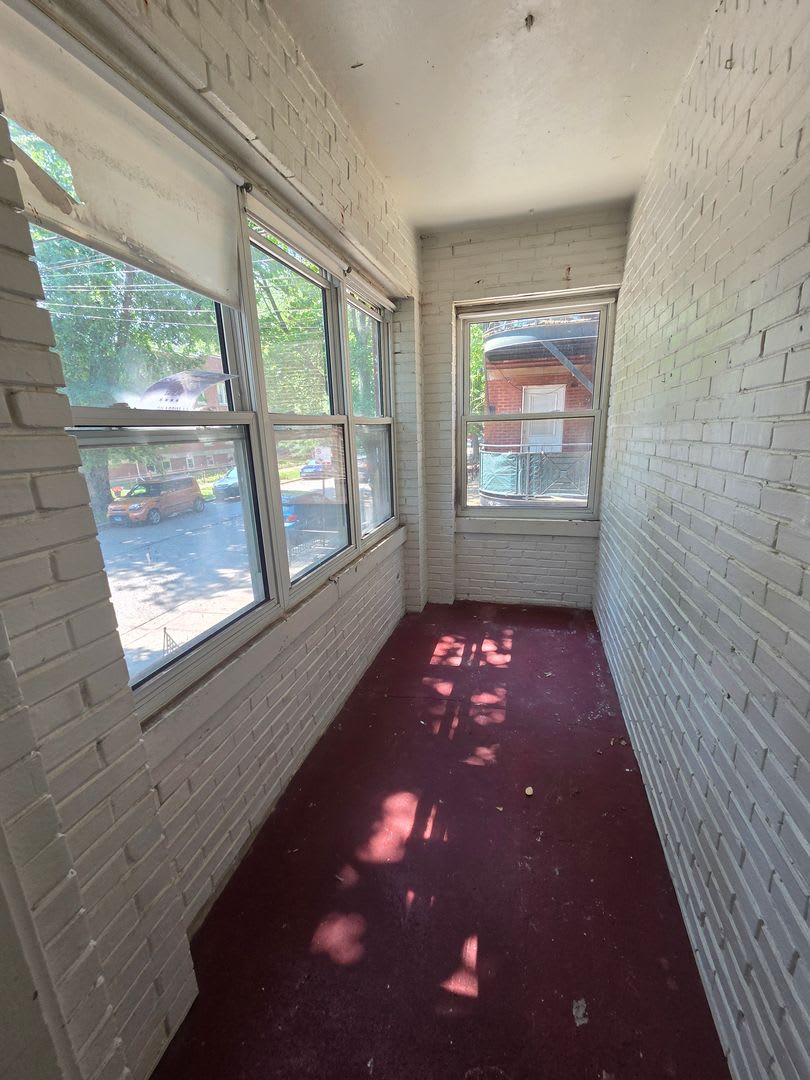 Large 3-bed/1-bath Apartment in the Heart of Rogers Park! – photo 5