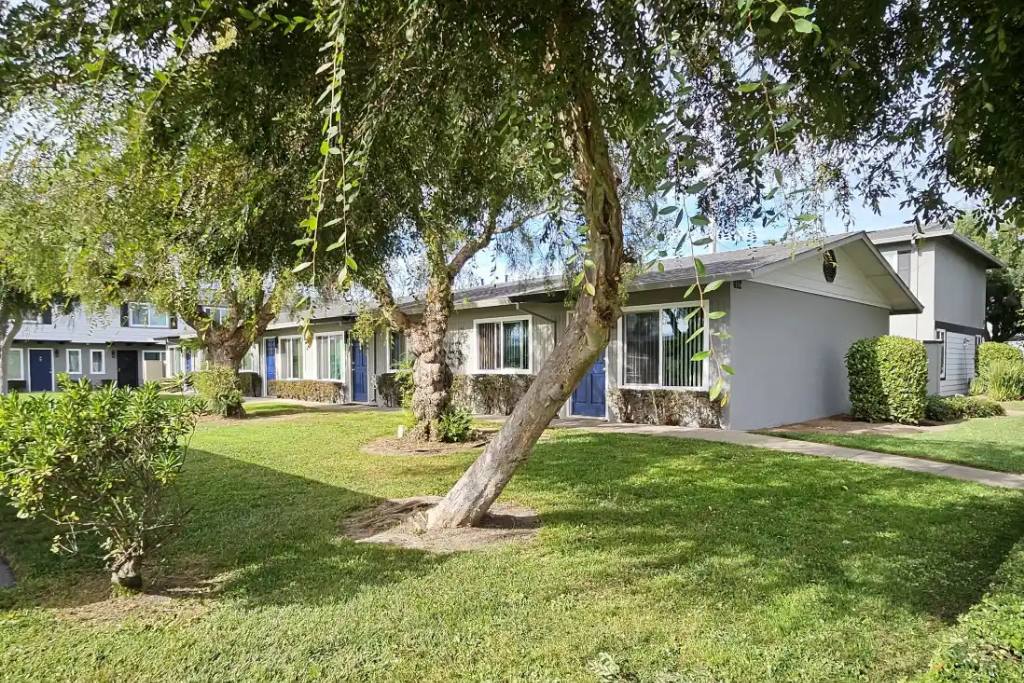 Upper Level 2 Bed 2 Bath Condo In Gated North Salinas Community 932 Sq Ft – photo 1