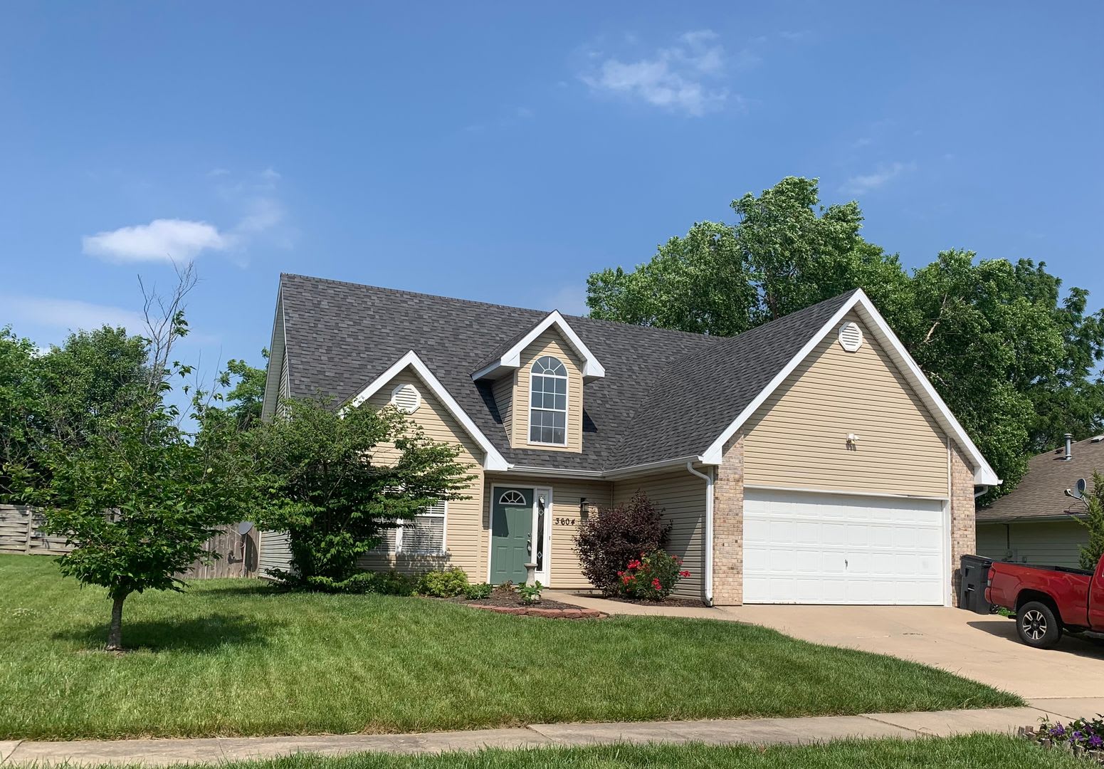 4BR/2.5BA House, 2-Car Garage – photo 2
