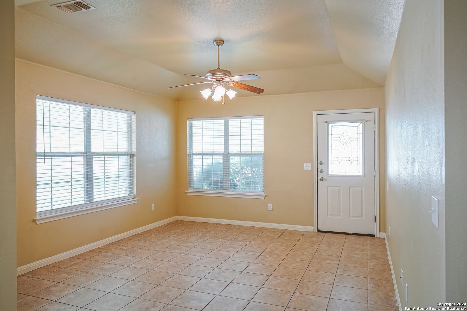 1043 Misty Acres Dr – photo 3