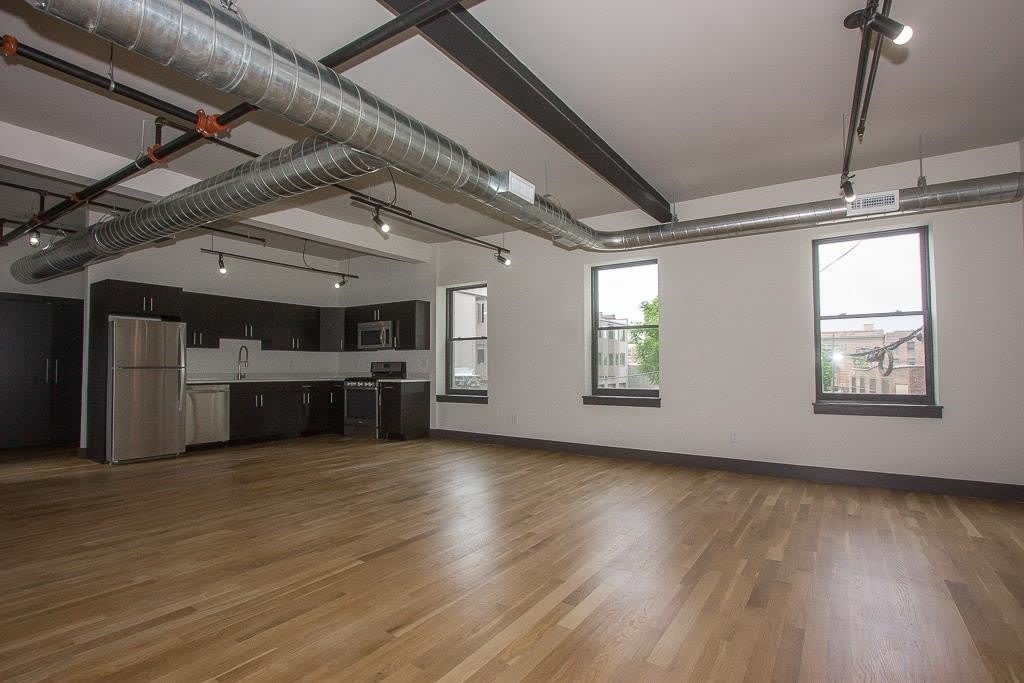 190 CHRISTOPHER COLUMBUS DR – photo 2