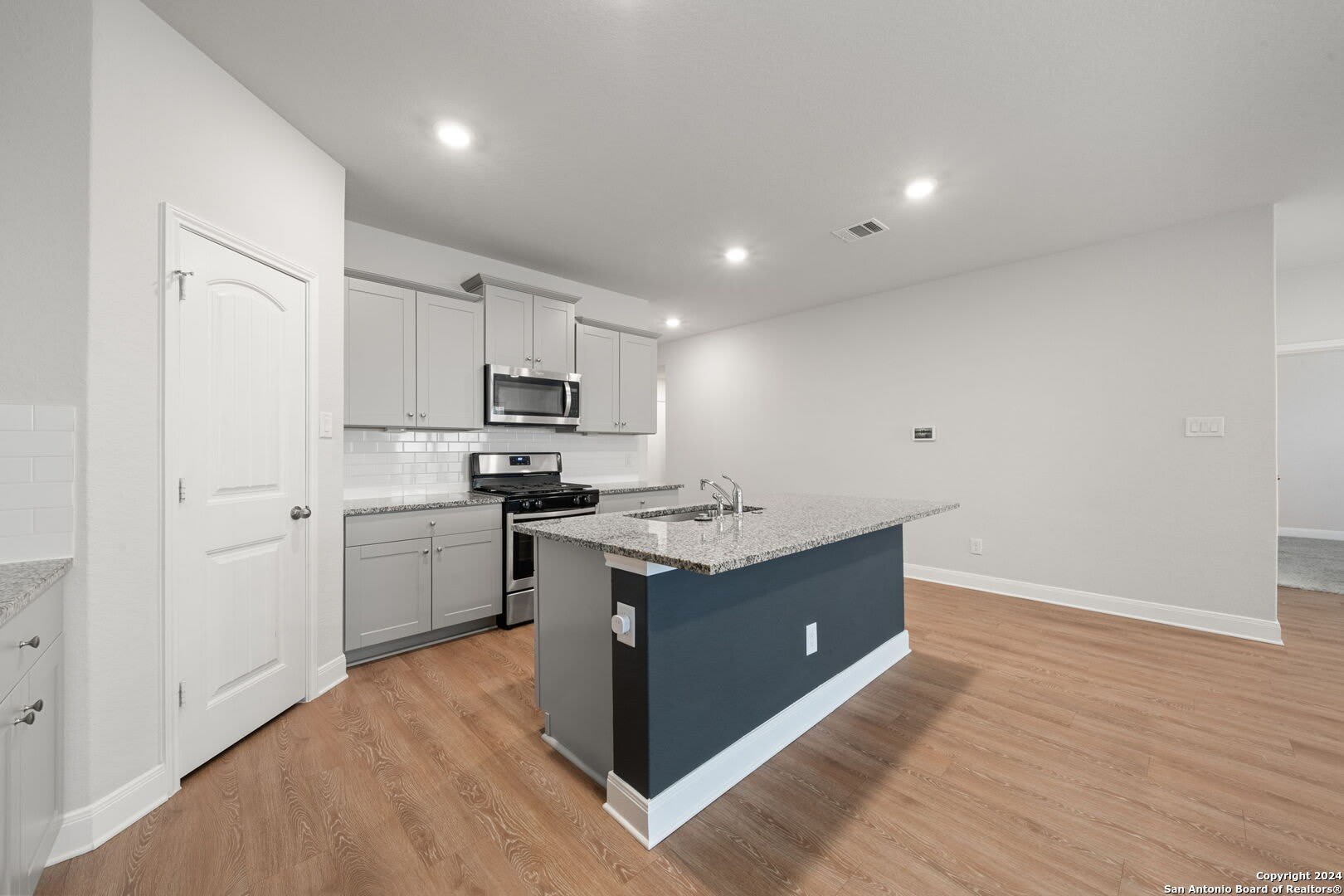 1080 Amble Oak – photo 5