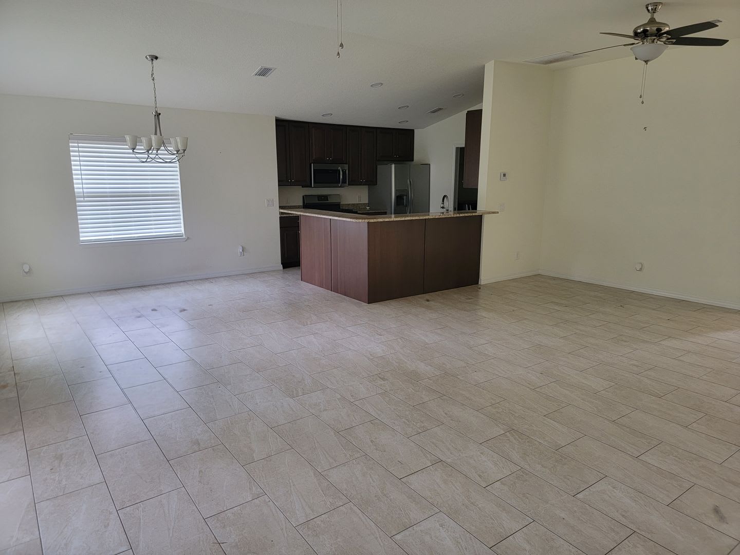 Gorgeous 2 2 2 Den In Heritage Oaks – photo 3