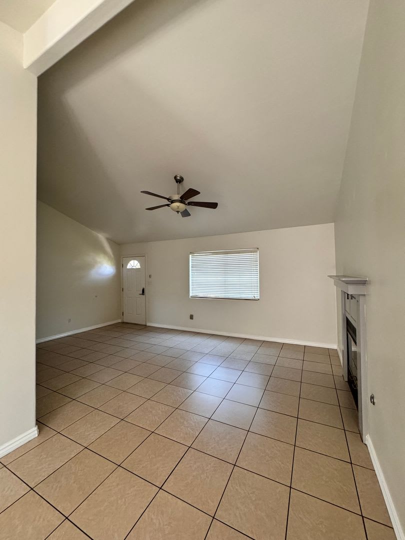 Beautiful Bakersfield Home Available for Rent — 5607 Plate Pass Way, Bakersfield, CA 93307 – photo 4