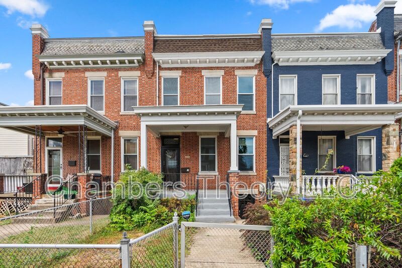 3532 Warder St NW – photo 2
