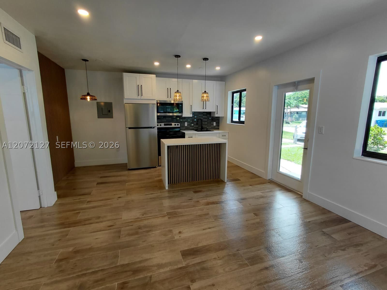 1430 NW 45th St – photo 2