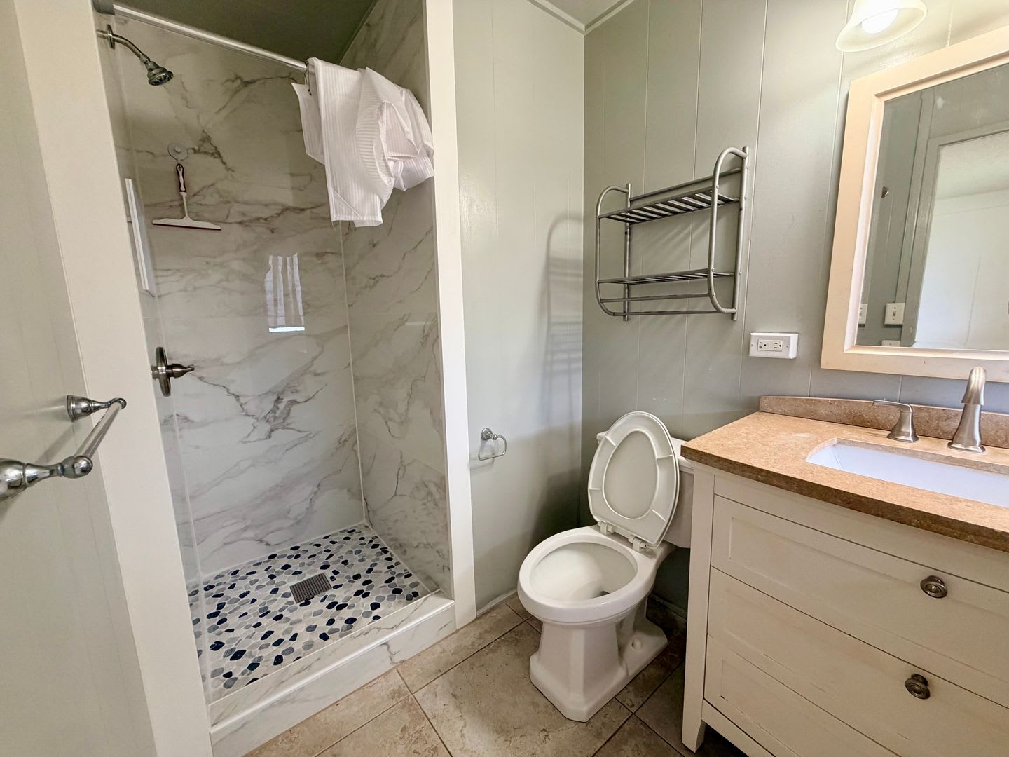 Beautiful Single Family Home, Pet Friendly (3Bedrooms/2Baths) in Makakilo! – photo 4