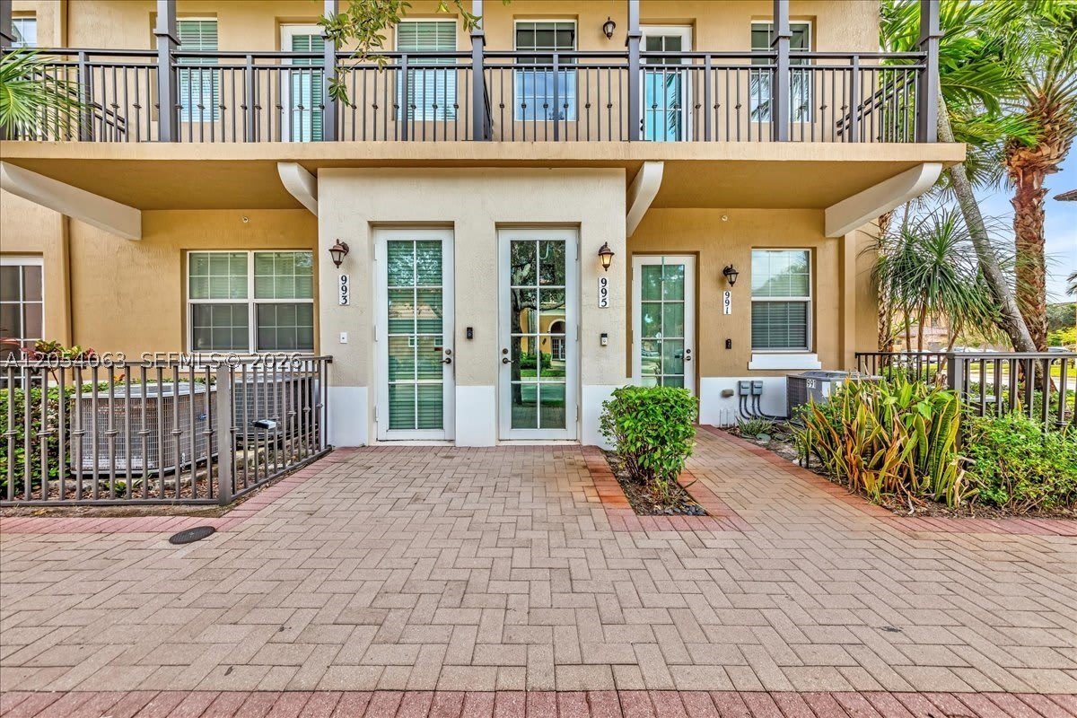 995 SW 147th Ave – photo 3