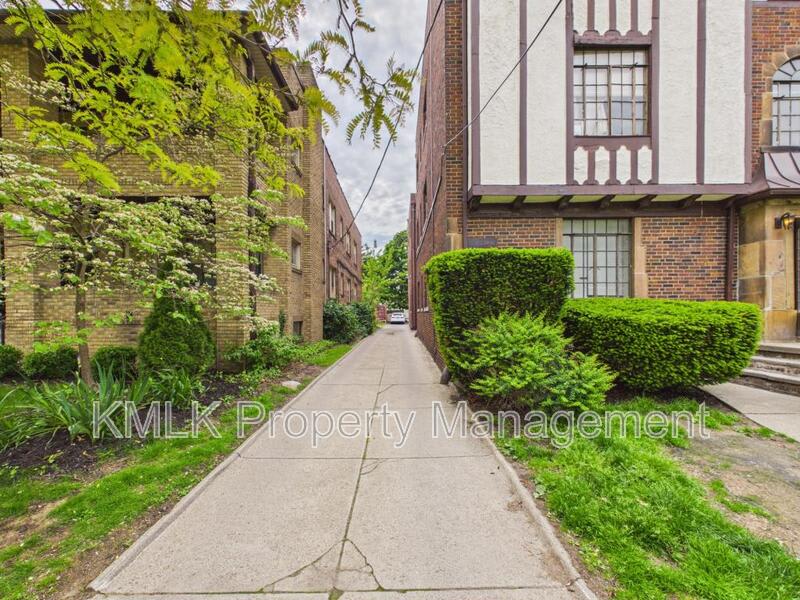 1352 Kenilworth Ave – photo 2