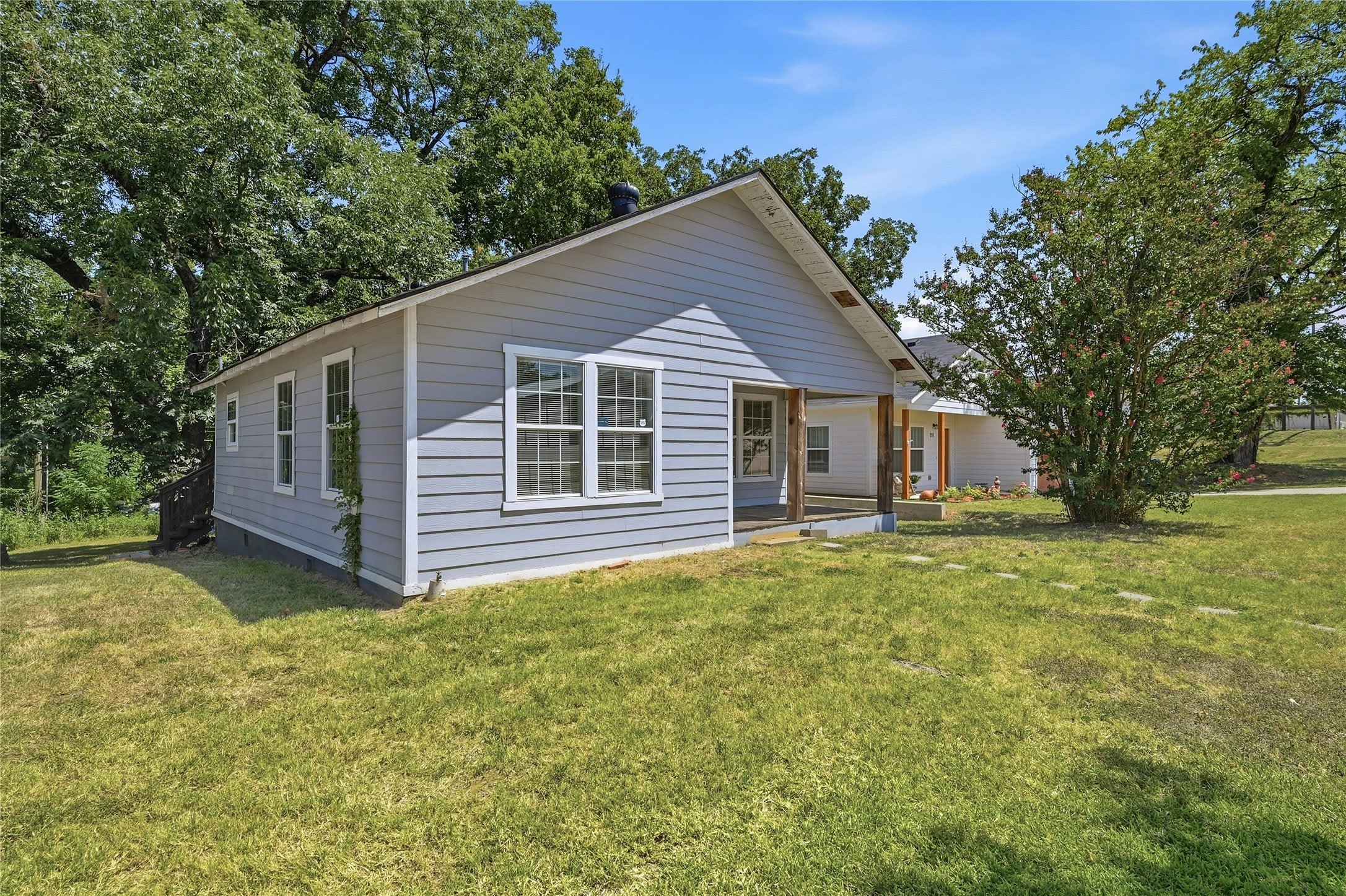 215 W Walker Street – photo 2