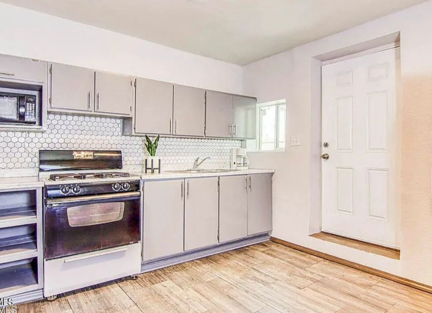 Welcome Home! FURNISHED 1 bedroom 1 bath rental – photo 4