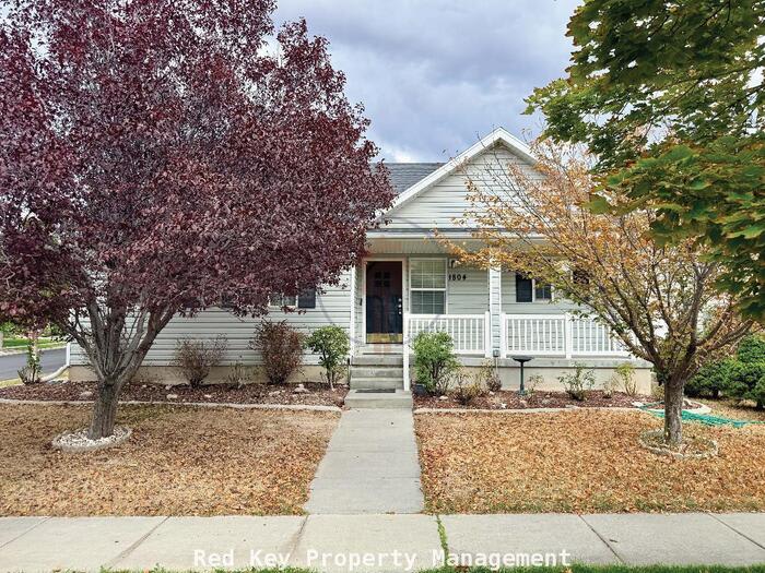 1804 North Berra Boulevard – photo 1