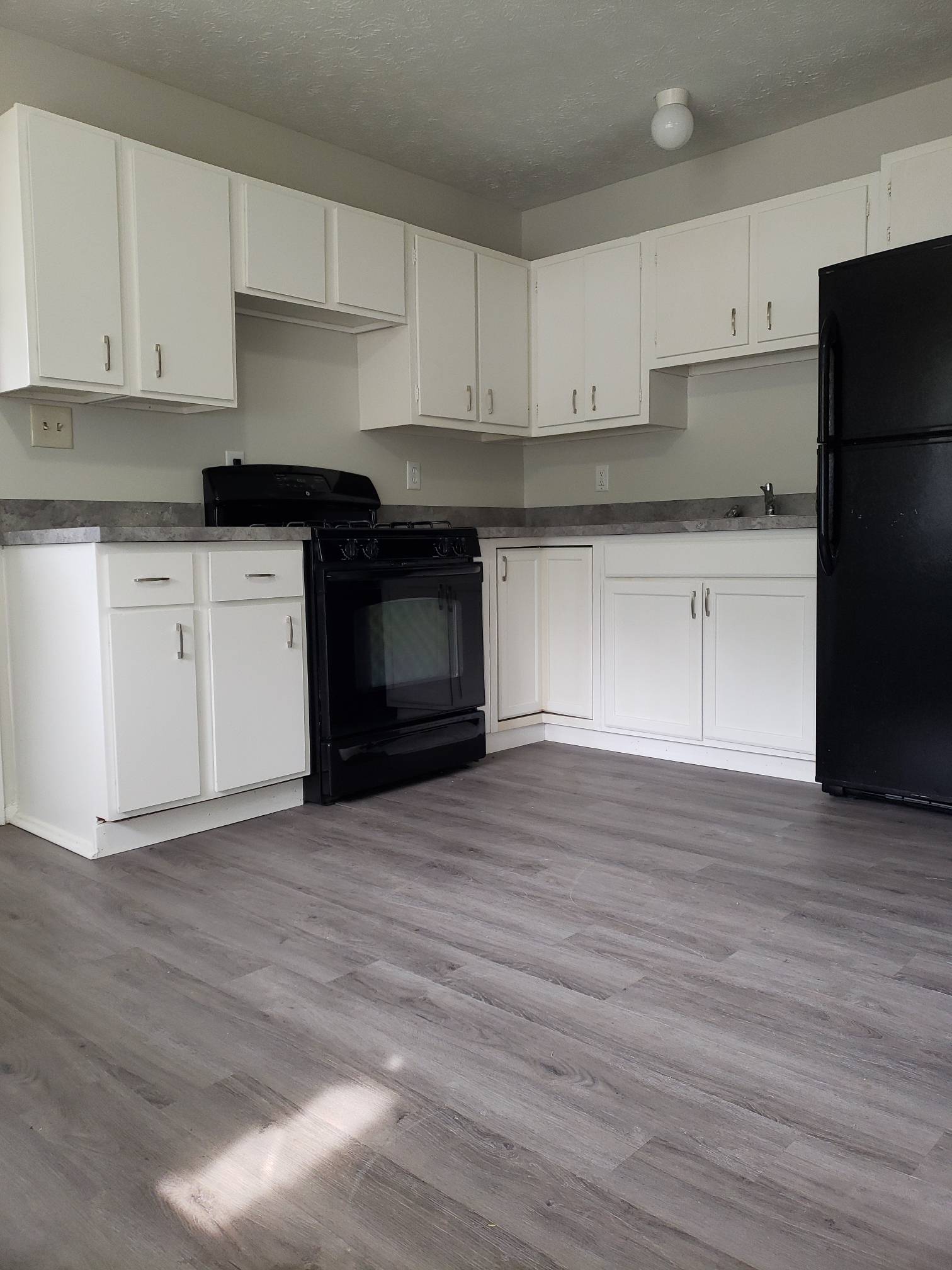 2817 East Riverside Drive – photo 4
