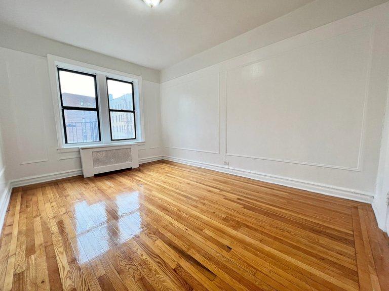 1001 Walton Avenue – photo 1