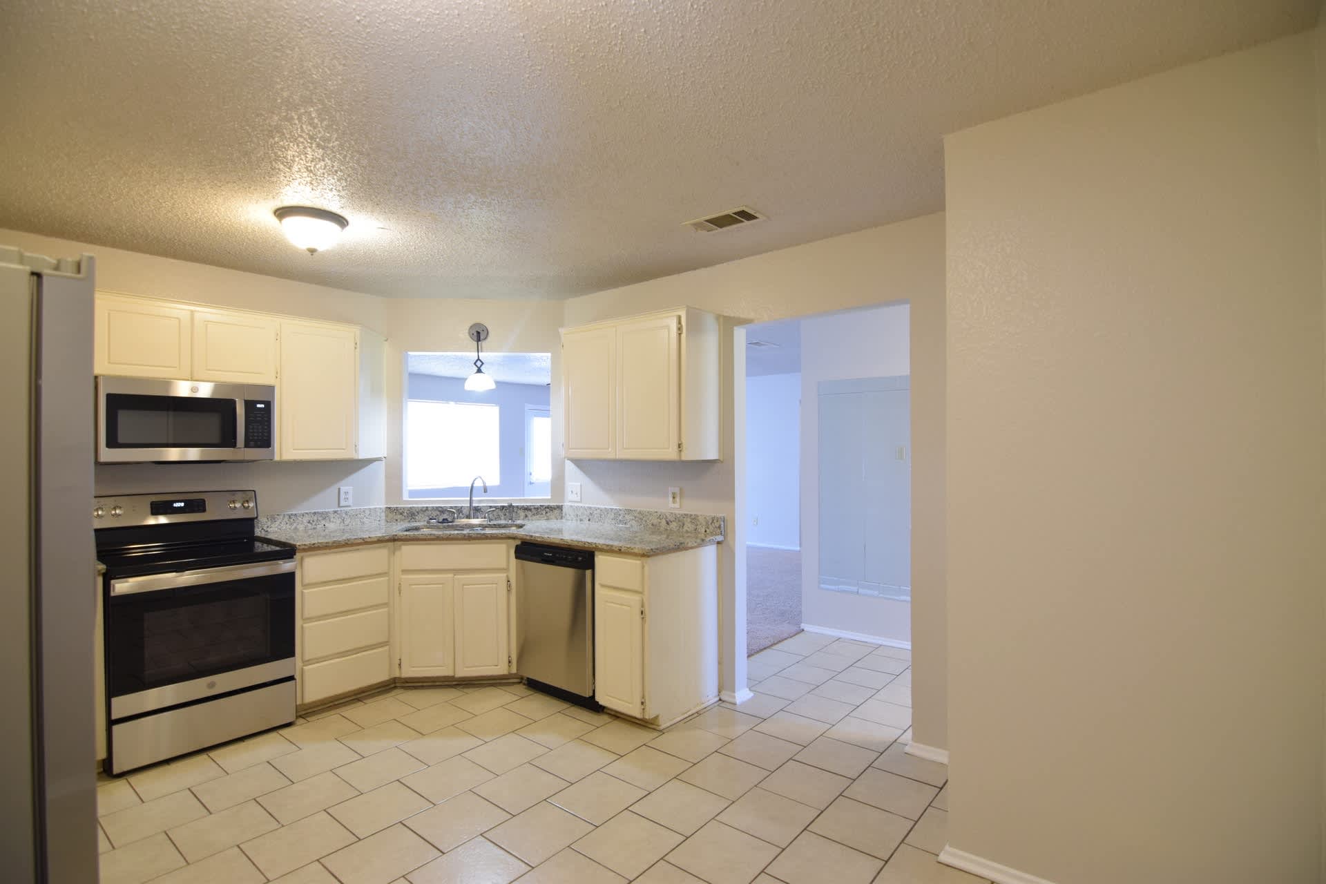 2800 Kim Dr – photo 5